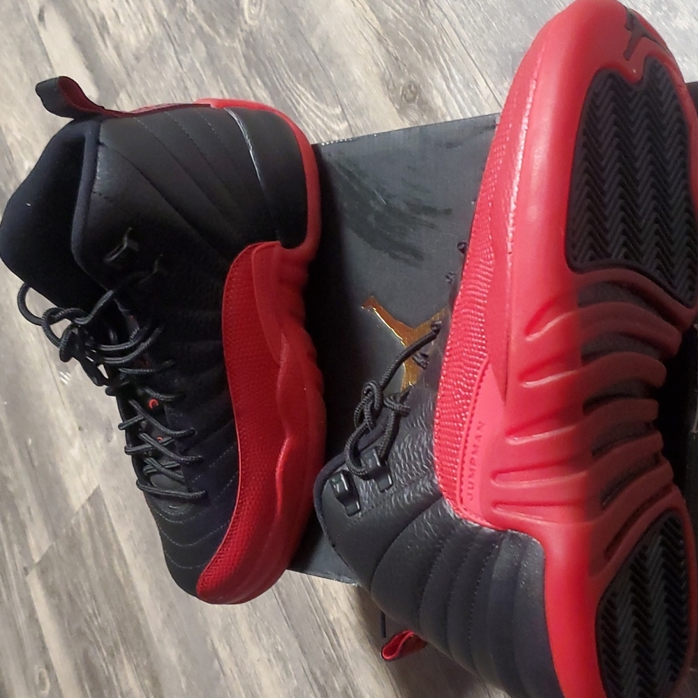 Jordan 12 flu game size 6 youth